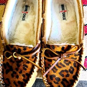 MINNETONKA LEOPARD LOAFERS GREAT CONDITION!